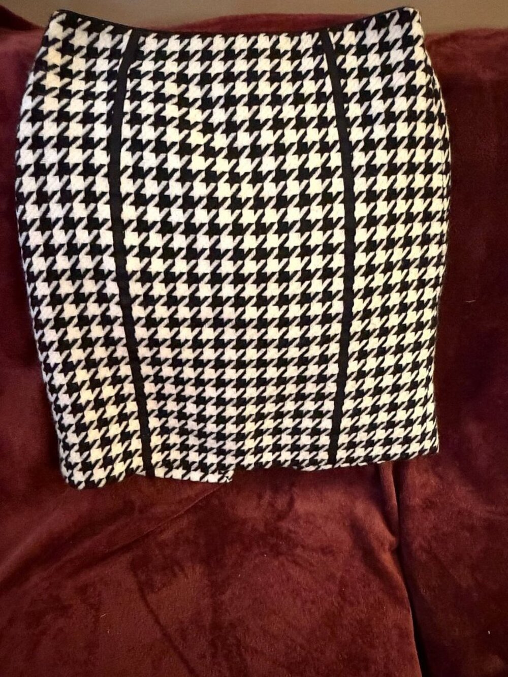 White House Black Market Houndstooth Wool Pencil Skirt, Size 4
